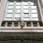 Detalle de una de las ventanas del primer piso