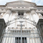 Todo el edificio se concibió para simbolizar el proceso de iniciación masónica
