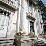 Cuatro esfinges guardan la entrada del Templo Masónico