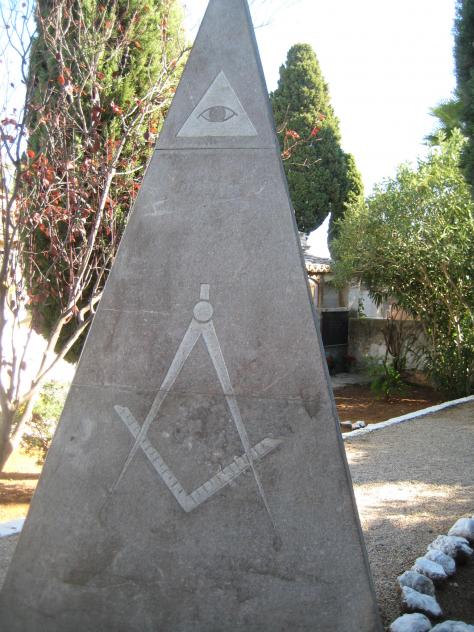 Obelisco homenaje a los masones de Buñol (Valencia)