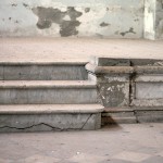 Detalle de los escalones del Salón de Tenidas del Templo Masónico