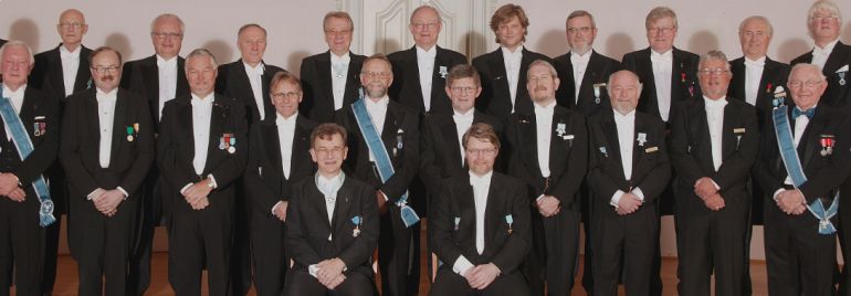 Bildet er fra et møte i 2006, Dirigentene Marwin Olsen og Øyvind Netland i forgrunnen.